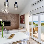 Sea Sparkle 2 Luxury Split
